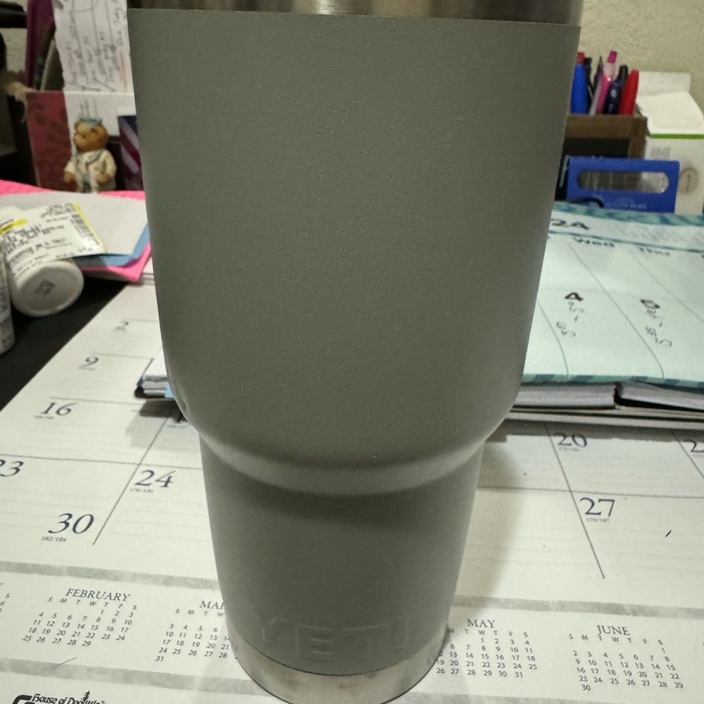 Yeti preloved has a dent but otherwise in great condition. Great color